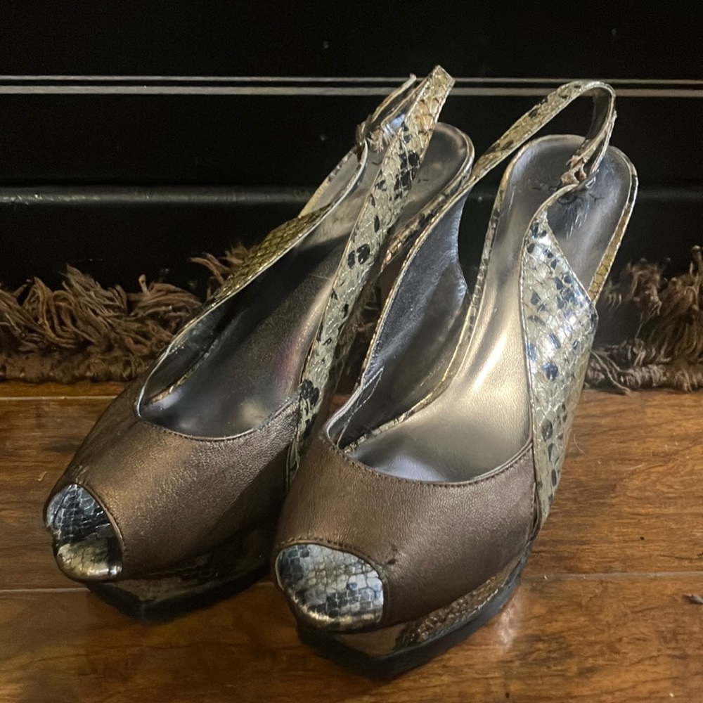 COPY - Joey black and gold scaled leather heels  |  Women’s size 8 1/2
